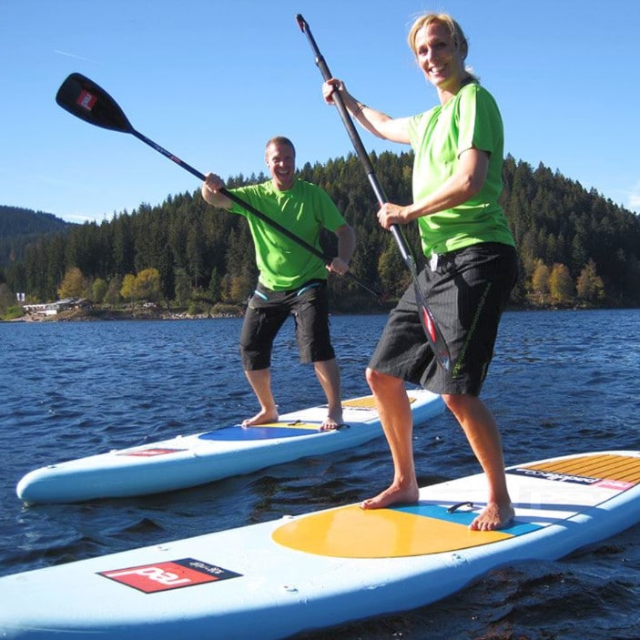 Paddleboarding people on titisee
