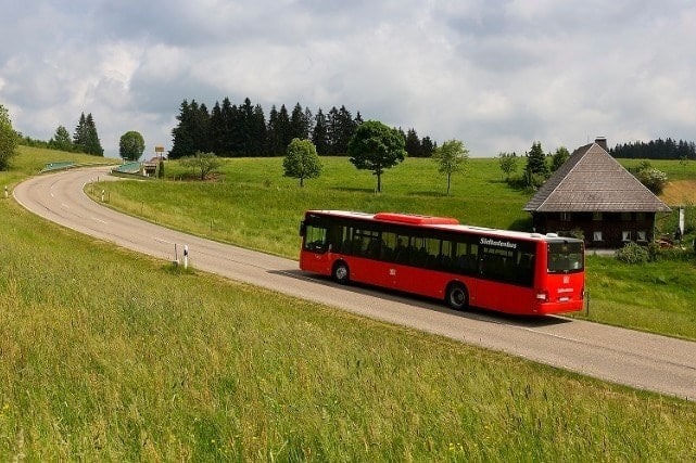 Linienbus im Jostal